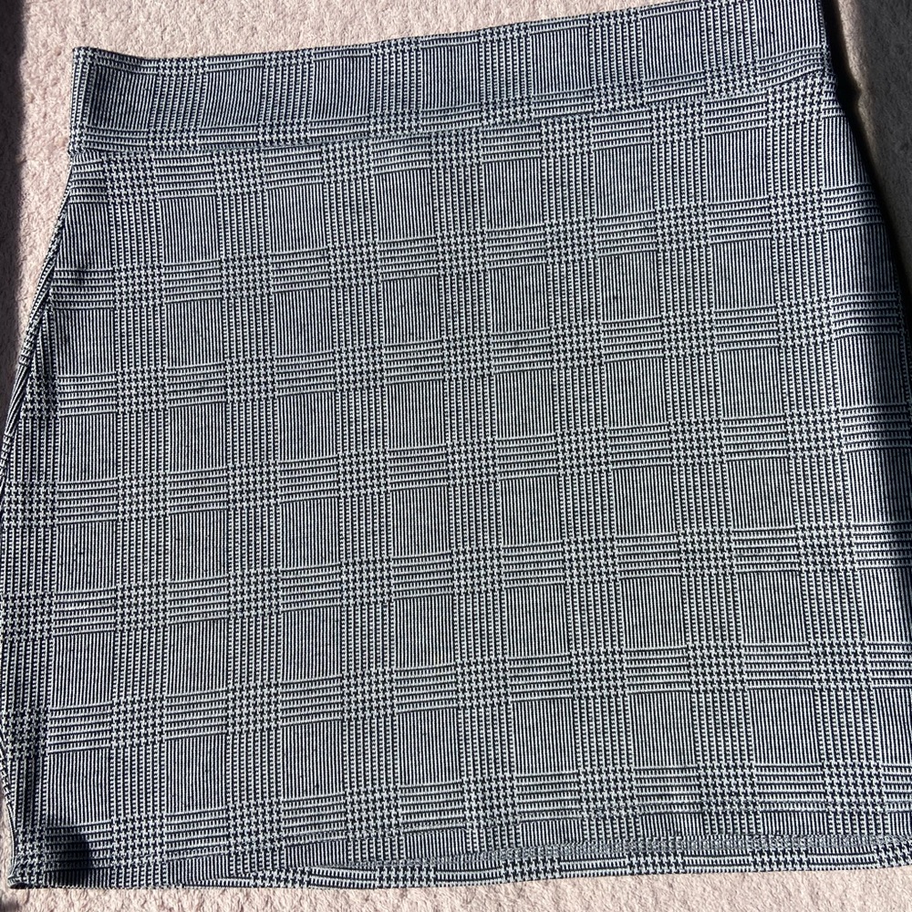 Fashion nova mini skirt.